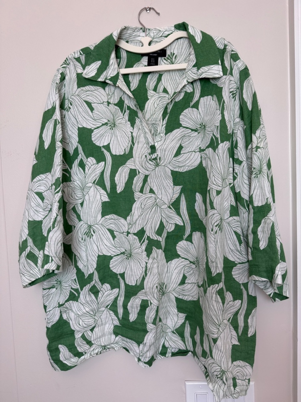 100% Linen Tahari Green and White Floral Tunic